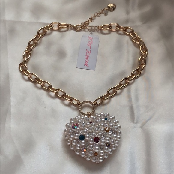 Betsey Johnson Gold Tone Pop Heart Faux Pearl & Crystal Statement Necklace NWT - Picture 7 of 13